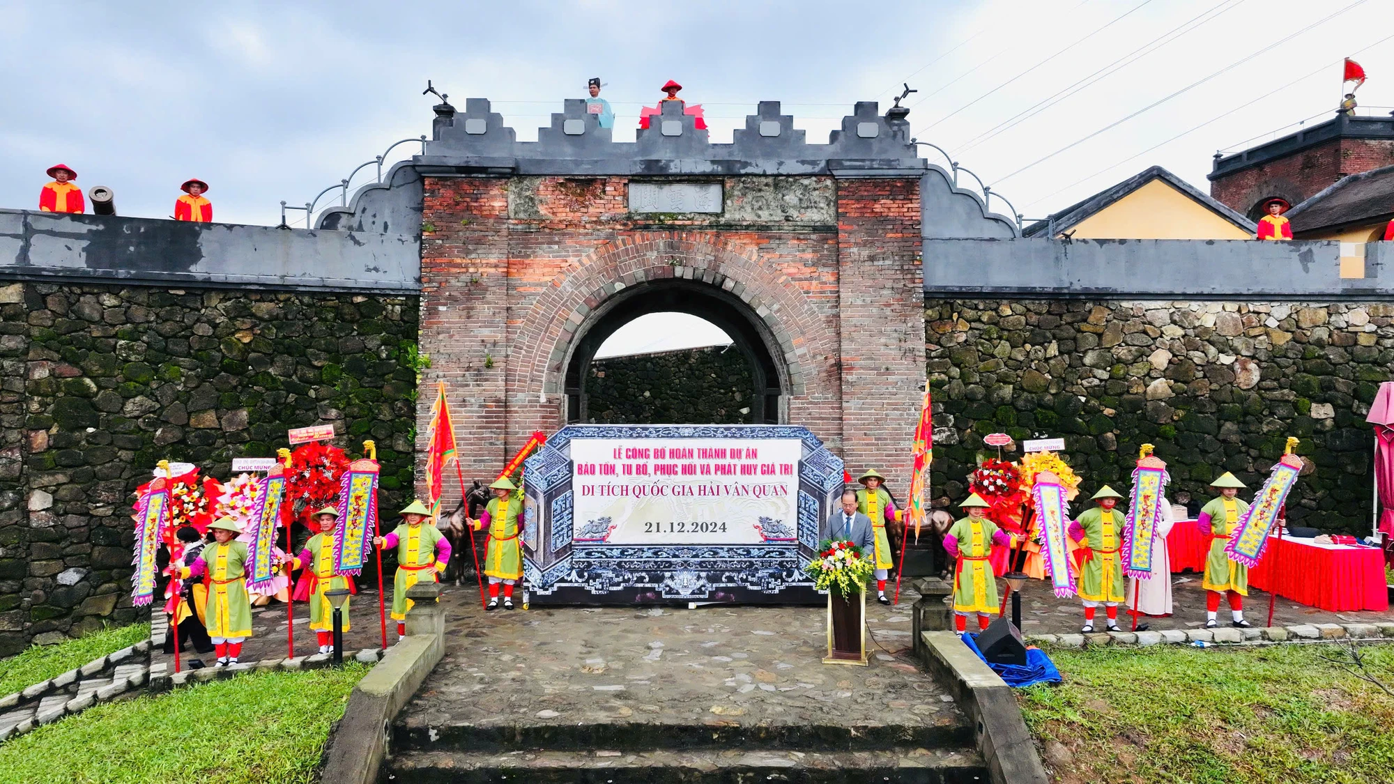 hai-van-quan-sau-cai-bat-tay-lich-su-cua-thua-thien-hue-va-da-nang-7-4535.jpg