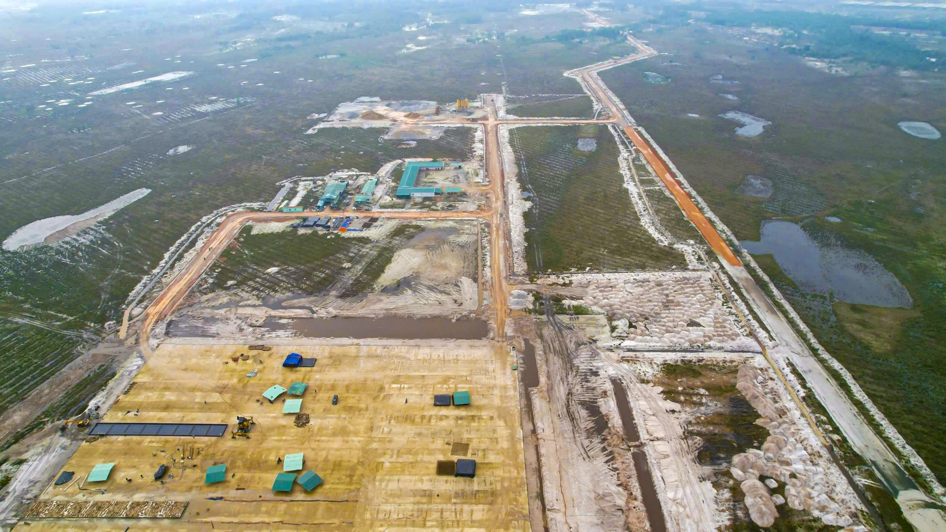 can-canh-cang-hang-khong-dang-xay-dung-giua-trang-cat-quang-tri (4).jpg