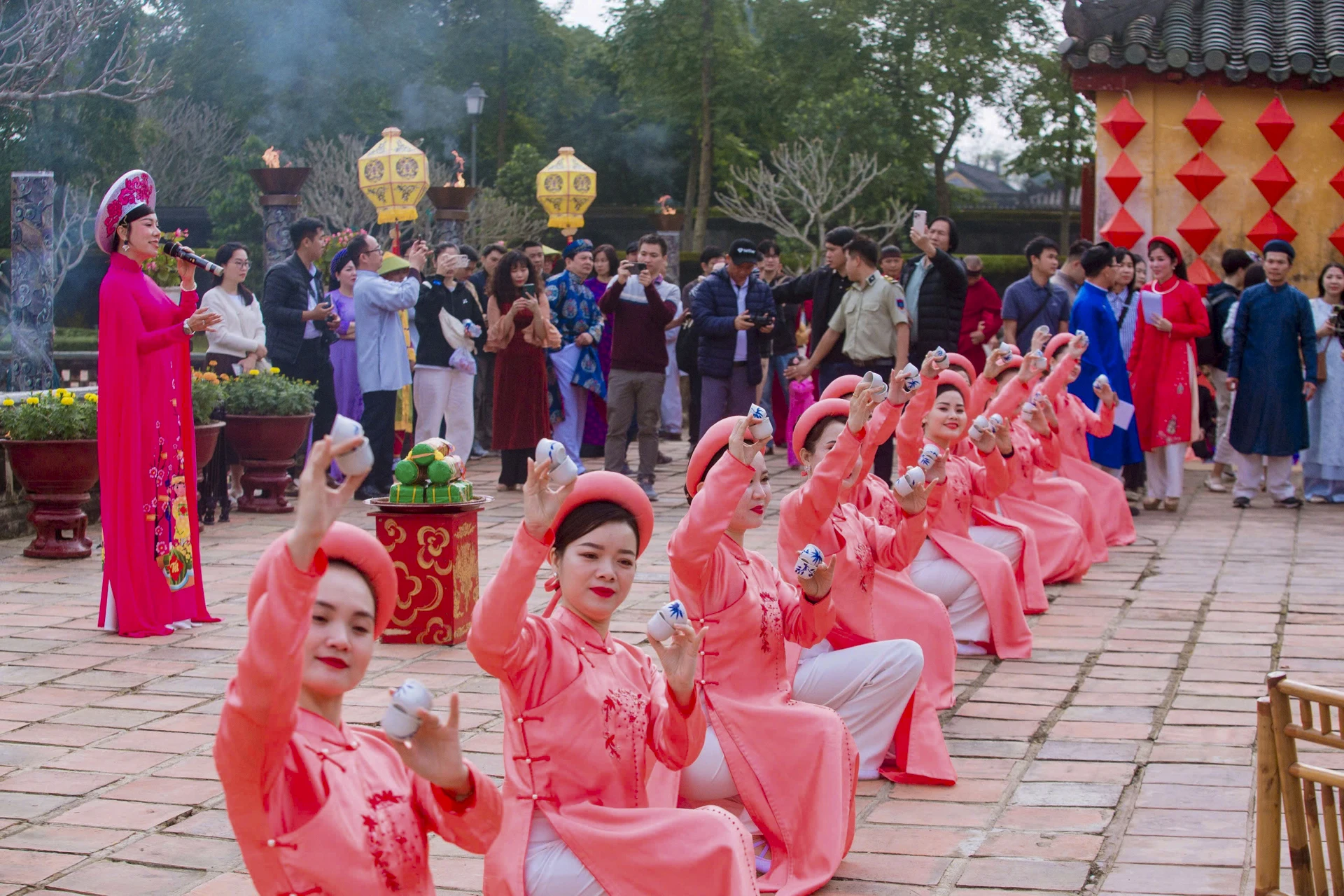 phong-vi-tet-trong-hoang-cung-hue-16.jpg
