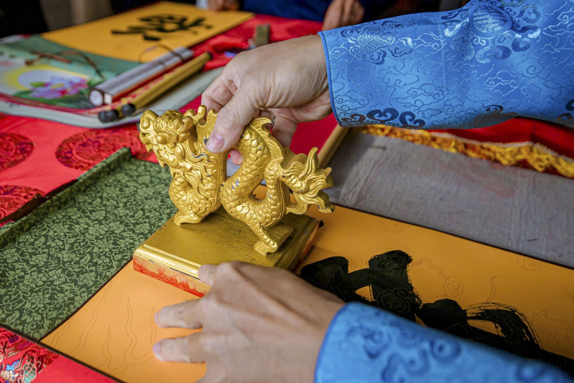 ha-cay-neu-trong-hoang-cung-hue-1.jpg