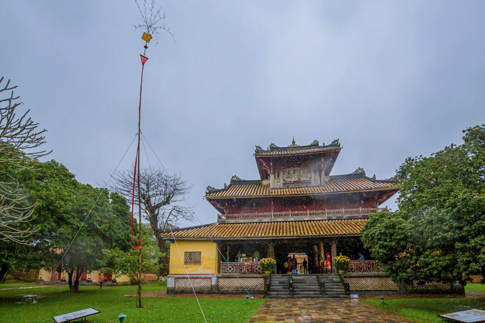 hạ cây nêu