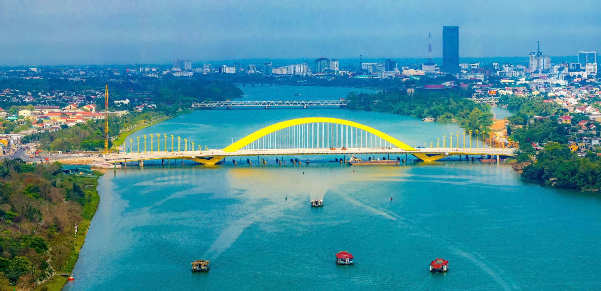 nhung-chiec-long-che-vua-tren-cay-cau-gan-2-300-ti-dong-qua-song-huong (7).jpg