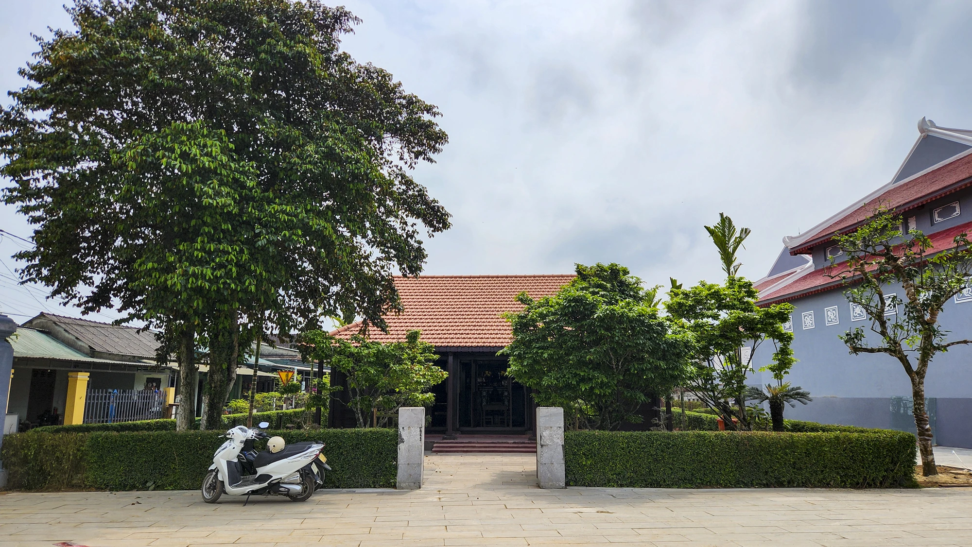 chum-anh-khu-luu-niem-tong-bi-thu-le-duan-sap-hoan-thanh (1).jpg