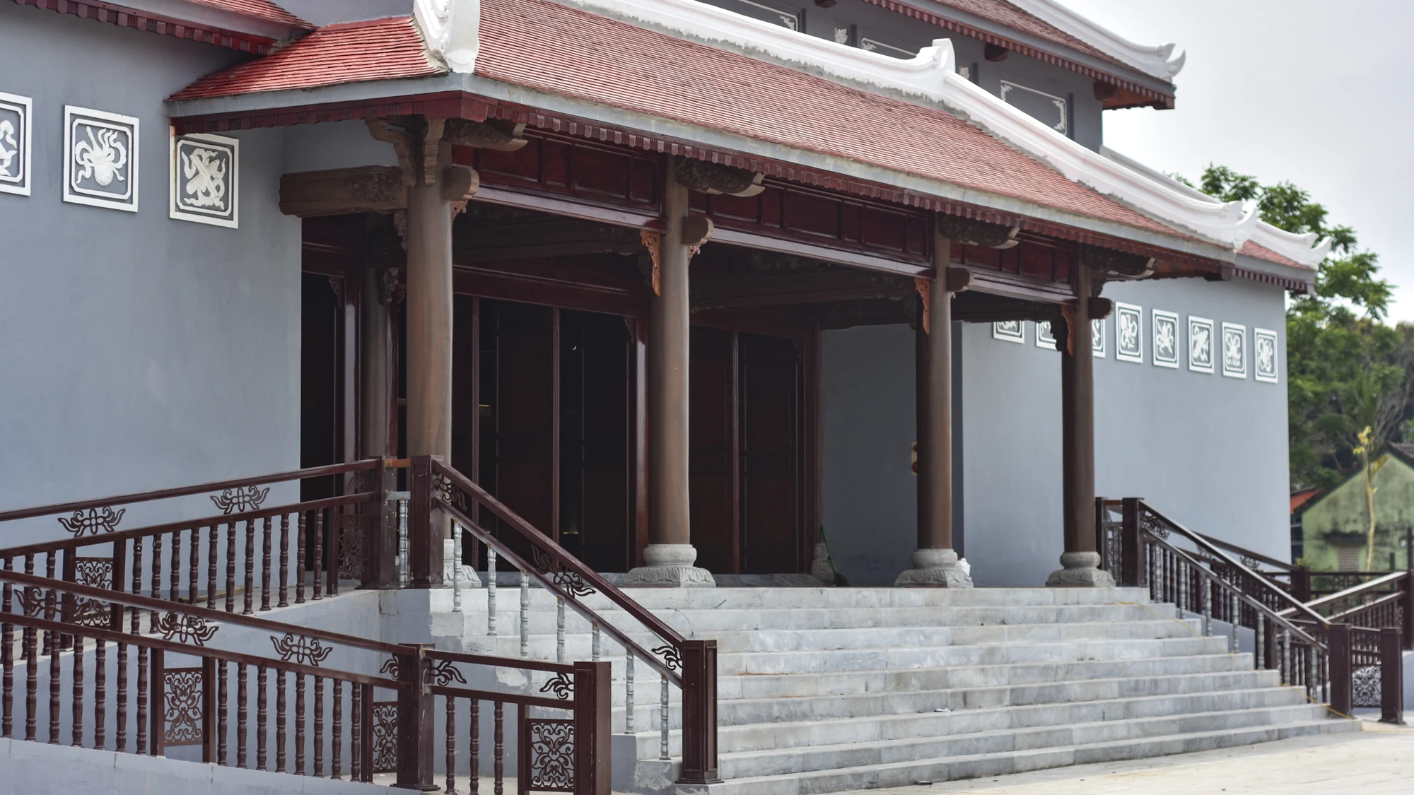 chum-anh-khu-luu-niem-tong-bi-thu-le-duan-sap-hoan-thanh (20).jpg