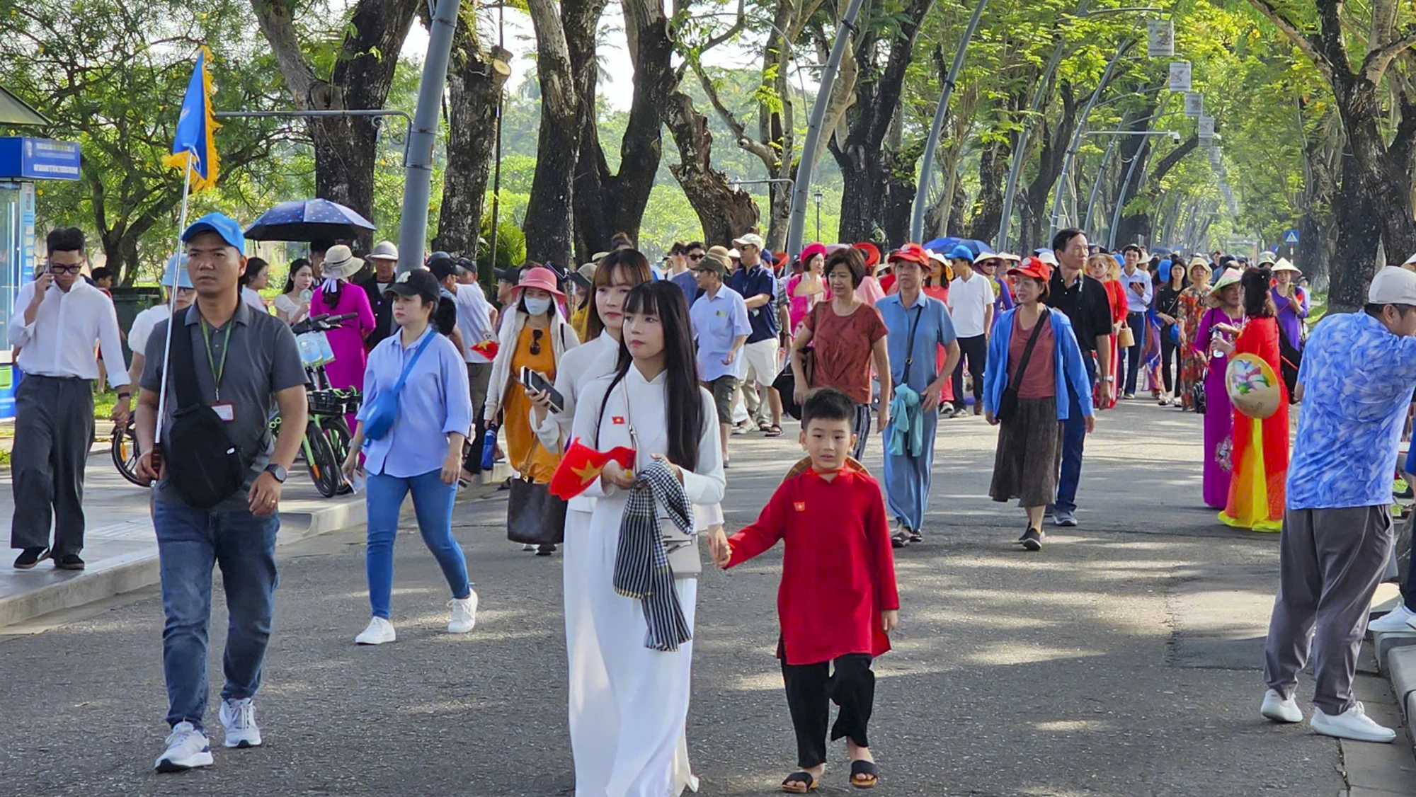 tham-quan-di-tich-hue-10.jpg