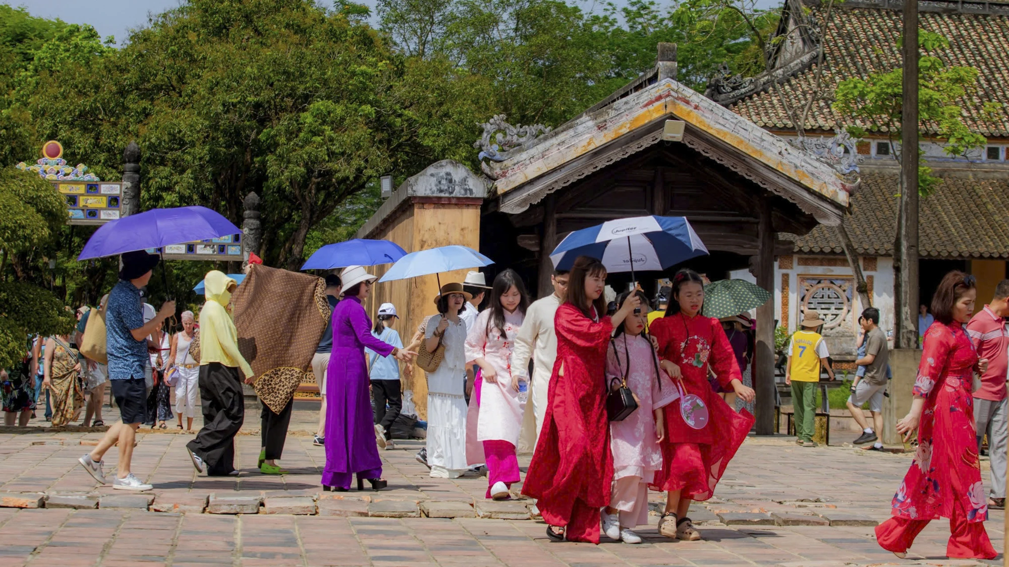 tham-quan-di-tich-hue-8.jpg