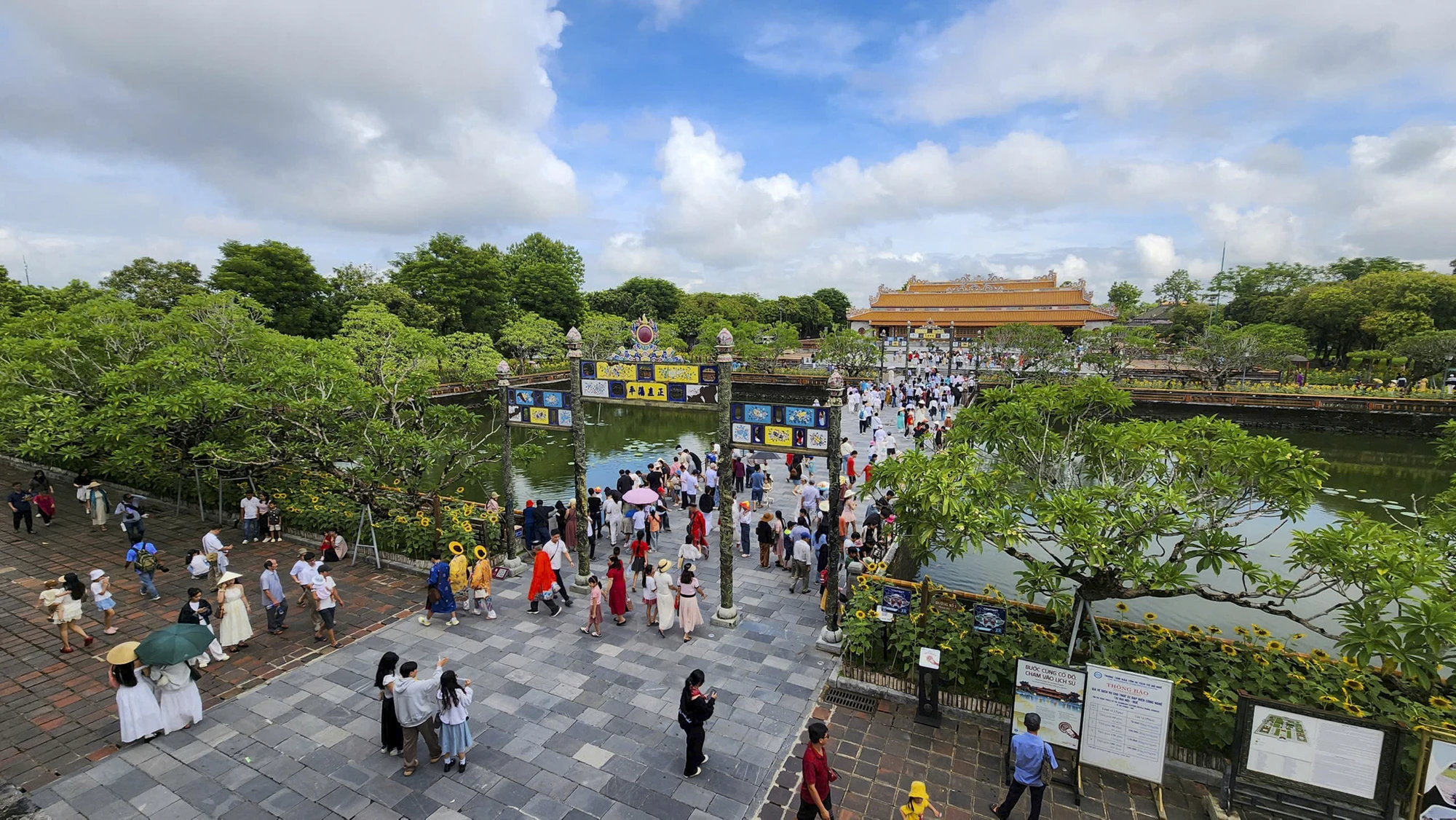 tham-di-tich-hue-trong-ngay-tet-doc-lap-9.jpg