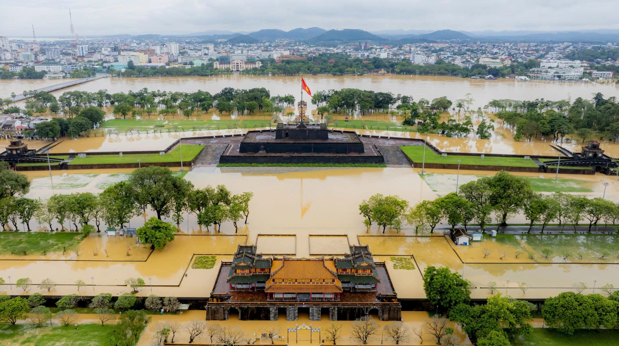 lu-chong-lu-dai-noi-hue-ngap-sau-lan-thu-3-trong-hon-1-tuan (2).jpg