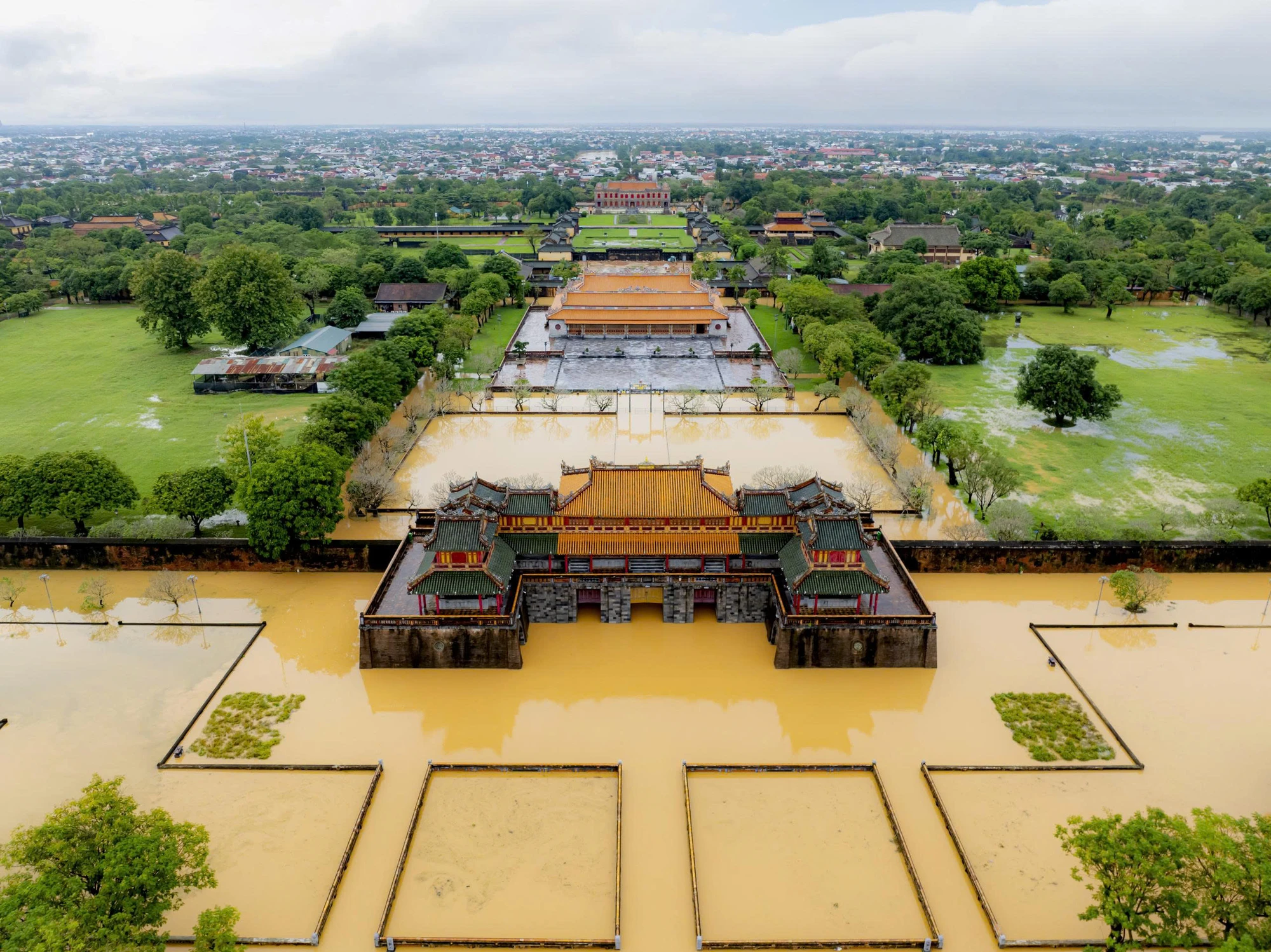 Lũ chồng lũ, Đại nội Huế ngập sâu lần thứ 3 trong hơn một tuần