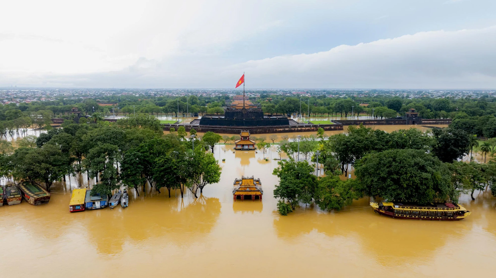 lu-chong-lu-dai-noi-hue-ngap-sau-lan-thu-3-trong-hon-1-tuan (8).jpg