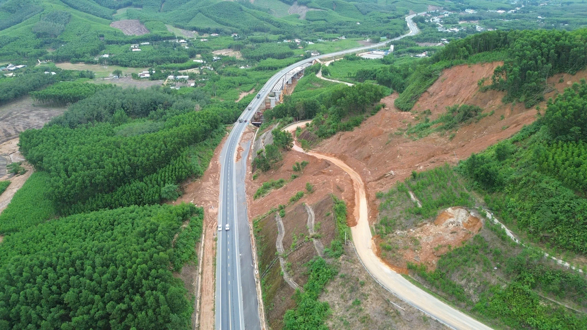 cao-toc-la-son-hoa-lien.jpg