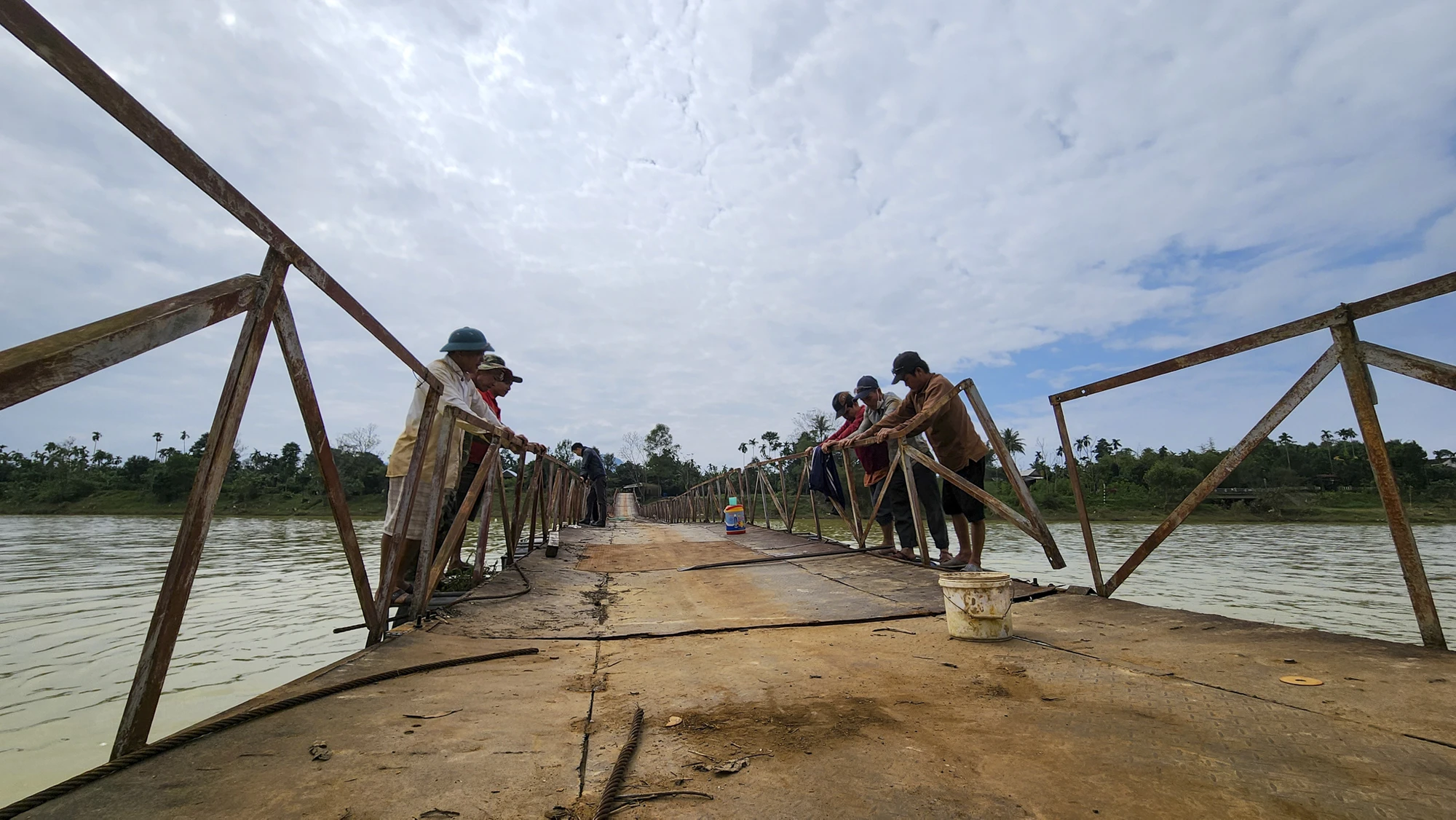 vi-sao-nguoi-hue-mong-ngong-noi-lai-cay-cau-du-bi-thu-phi-bot (21).jpg