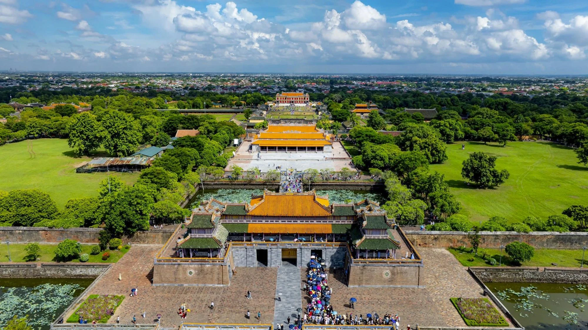 ky-vong-quyet-sach-tao-cu-hich-cho-van-hoa-giao-duc-va-the-che-tu-dai-hoi-xiv-1.jpg