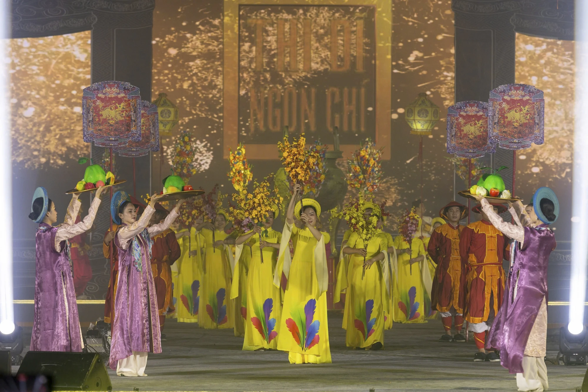 nhieu-bai-tho-ngu-che-cua-cac-vi-vua-nha-nguyen-song-lai-giua-co-do (21).jpg