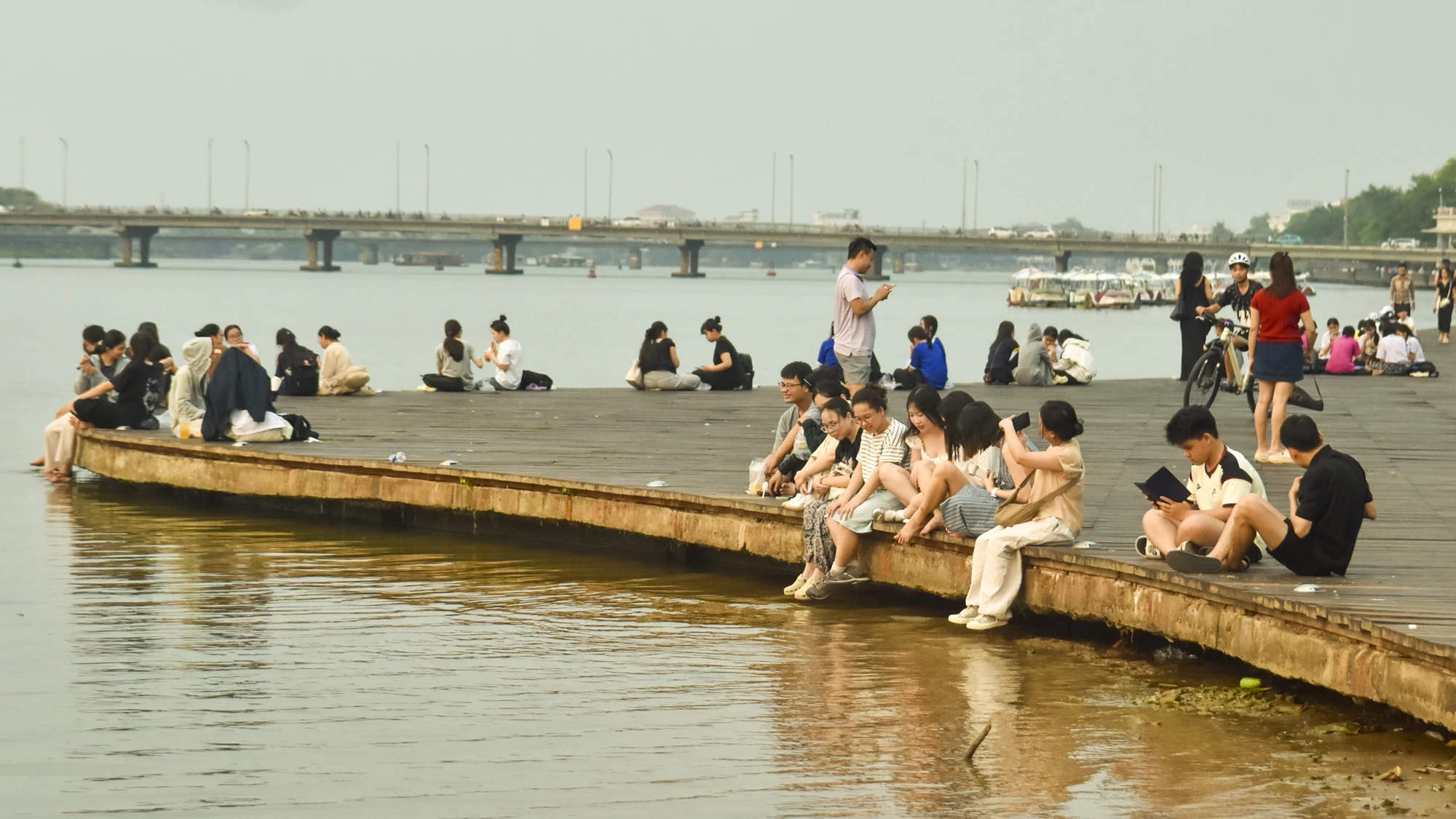 toa-do-giai-nhiet-ly-tuong-duoc-nguoi-hue-san-don-giua-ngay-he-ruc-lua10.jpg