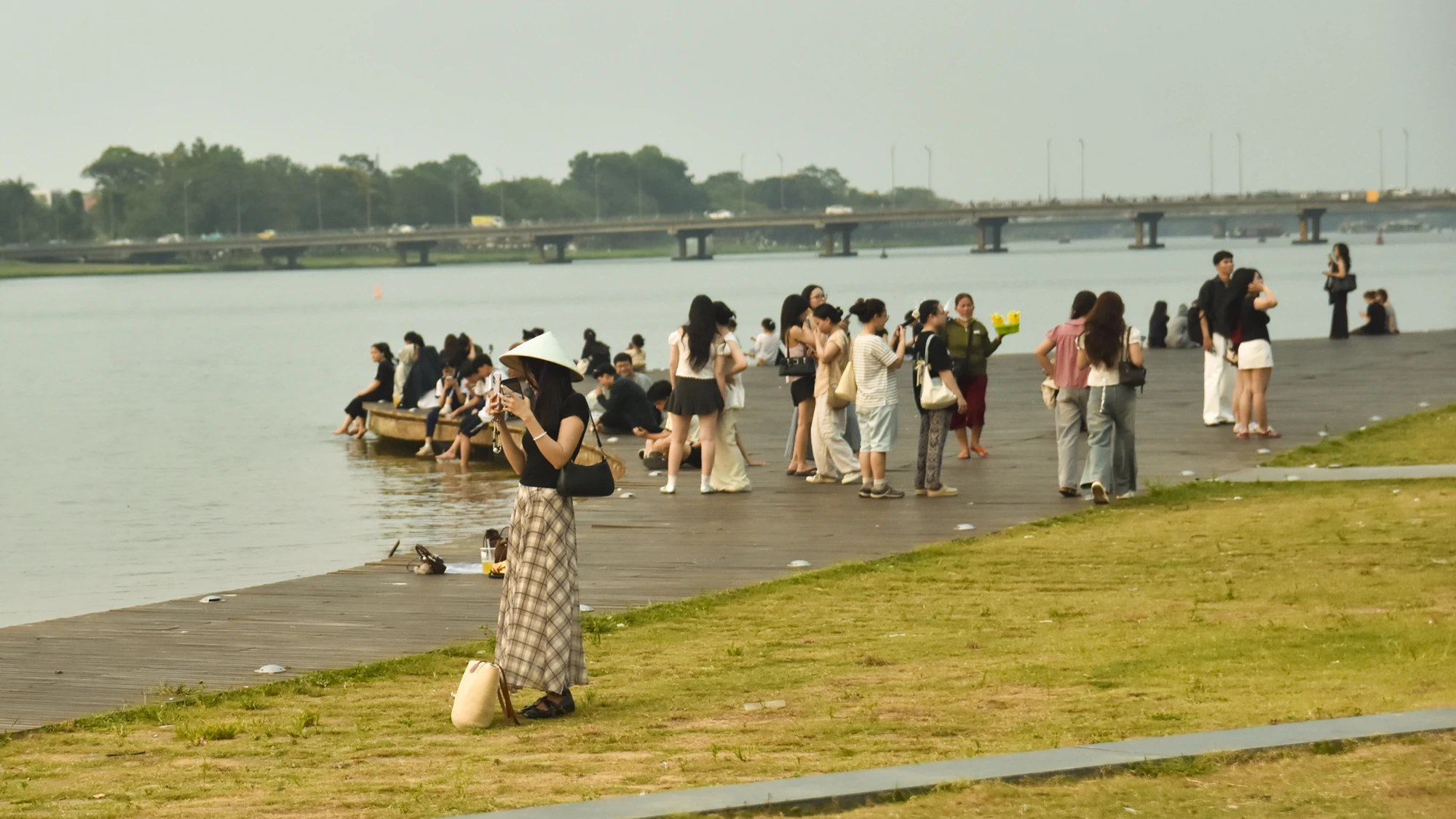 toa-do-giai-nhiet-ly-tuong-duoc-nguoi-hue-san-don-giua-ngay-he-ruc-lua9.jpg