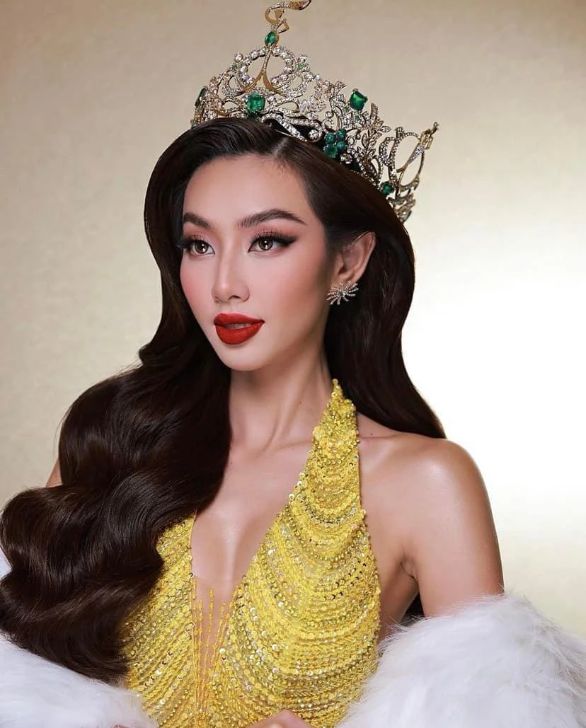 Chỉ vài tiếng nữa, Hoa hậu Thuỳ Tiên sẽ kết thúc nhiệm kỳ, trao lại vương miện cho tân hoa Hoa hậu. Ảnh: FBNV Chỉ vài tiếng nữa, Hoa hậu Thuỳ Tiên sẽ kết thúc nhiệm kỳ, trao lại vương miện cho tân hoa Hoa hậu. Ảnh: FBNV