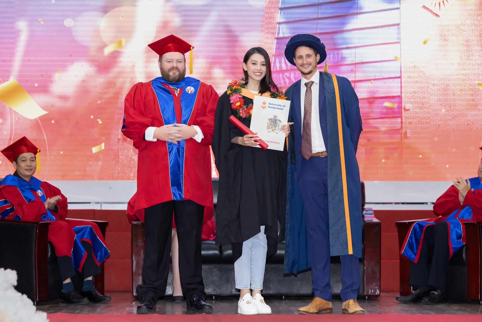 Hoa hậu Tiểu Vy tại lễ tốt nghiệp. Ảnh: FBNV