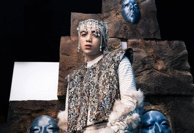 Soobin Hoàng Sơn trong MV Beautiful Monster. Ảnh: NSCC Soobin Hoàng Sơn trong MV Beautiful Monster. Ảnh: NSCC