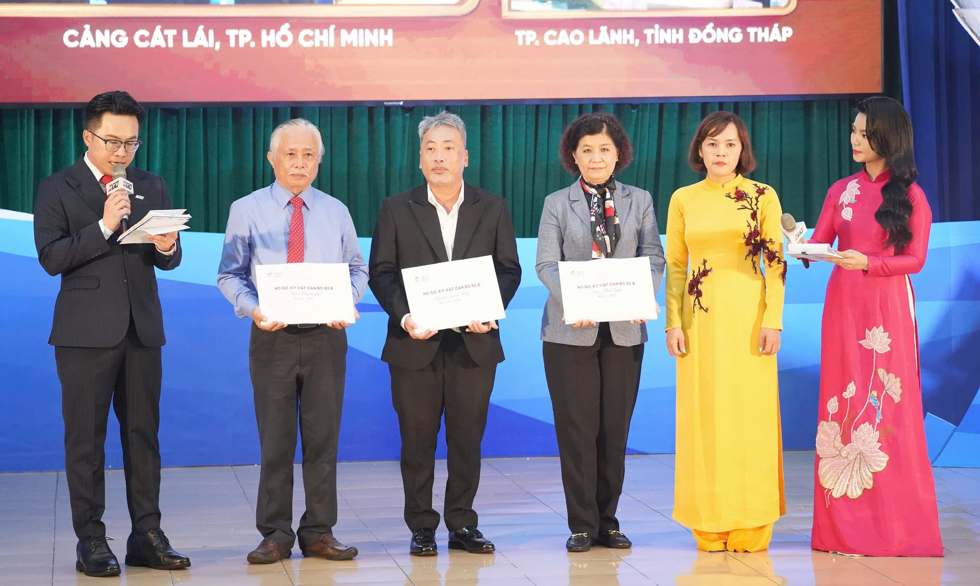 70-nam-hiep-dinh-gieneve-va-chuyen-tau-tap-ket12.jpg