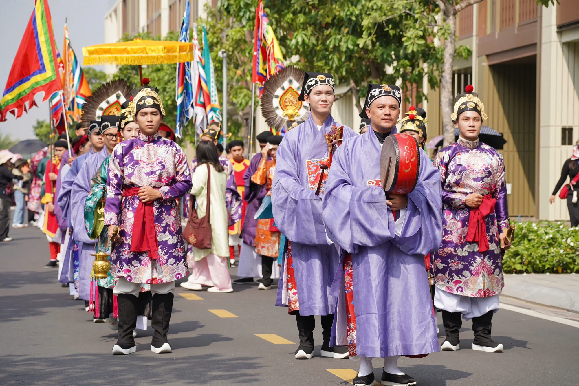 anh-trai-vuot-nga-chong-gai1.jpg