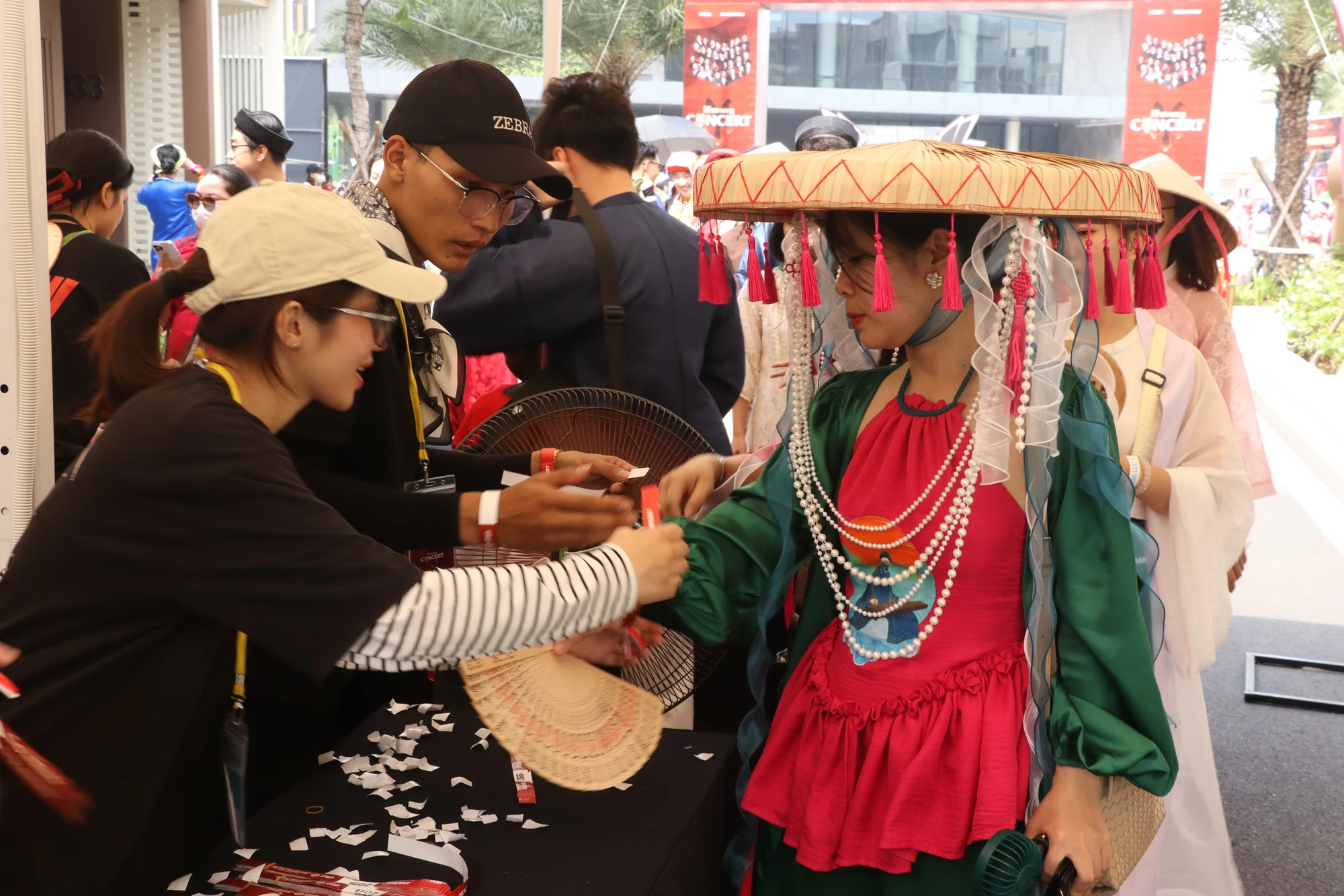 anh-trai-vuot-ngan-chon-gai18.JPG