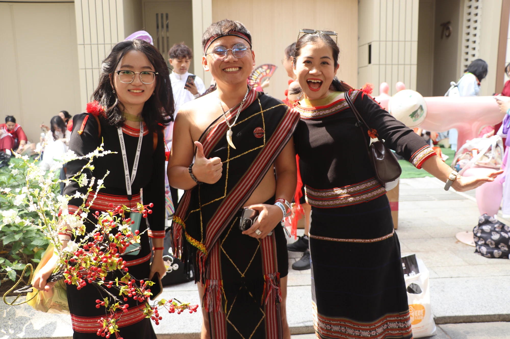 anh-trai-vuot-ngan-chon-gai21.JPG