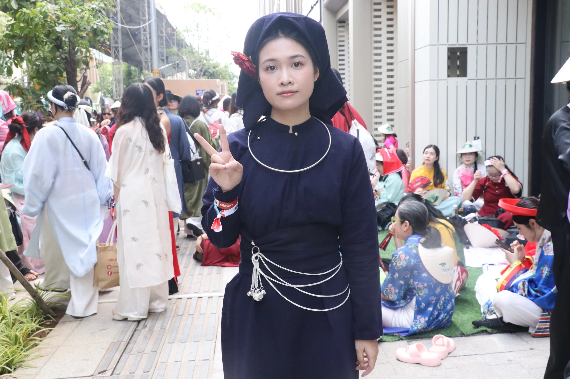 anh-trai-vuot-ngan-chon-gai24.JPG