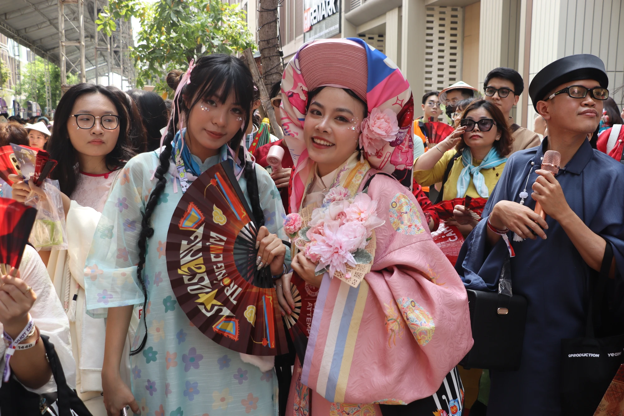 anh-trai-vuot-ngan-chon-gai25.JPG