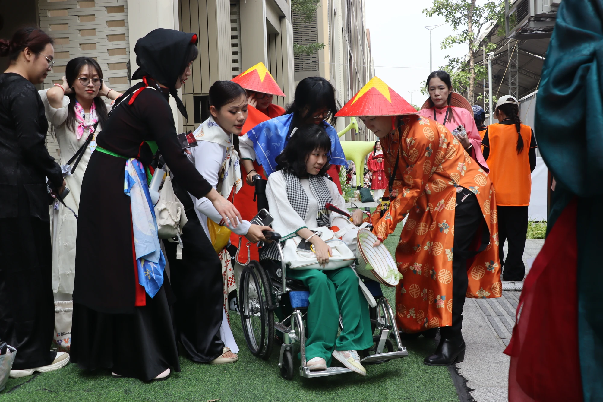 anh-trai-vuot-ngan-chon-gai26.JPG