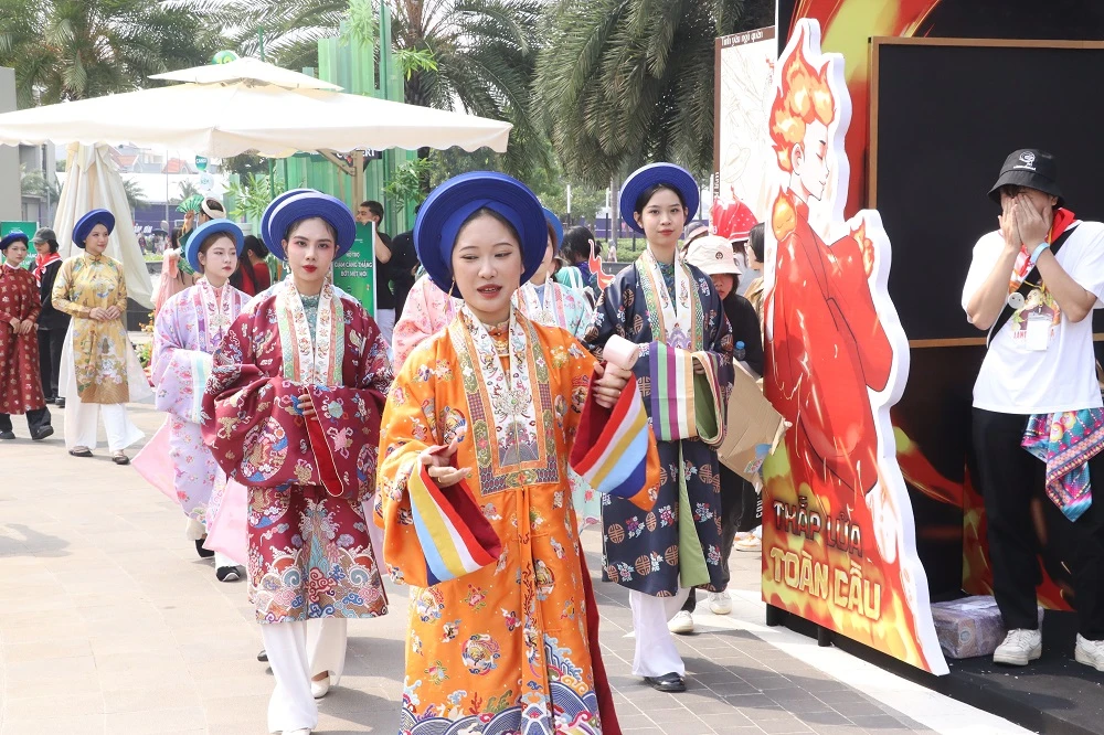 anh-trai-vuot-ngan-chong-gai33.JPG