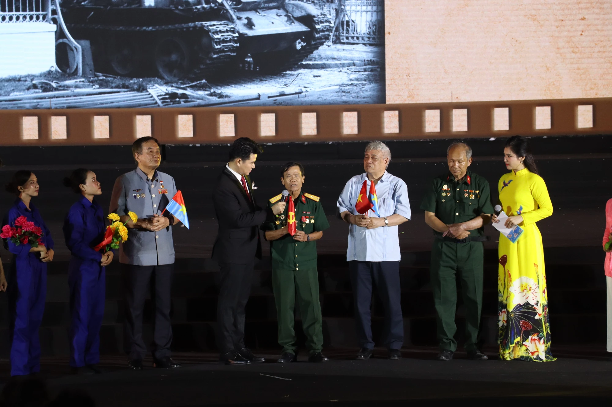 ban-truong-ca-hoa-binh12.JPG