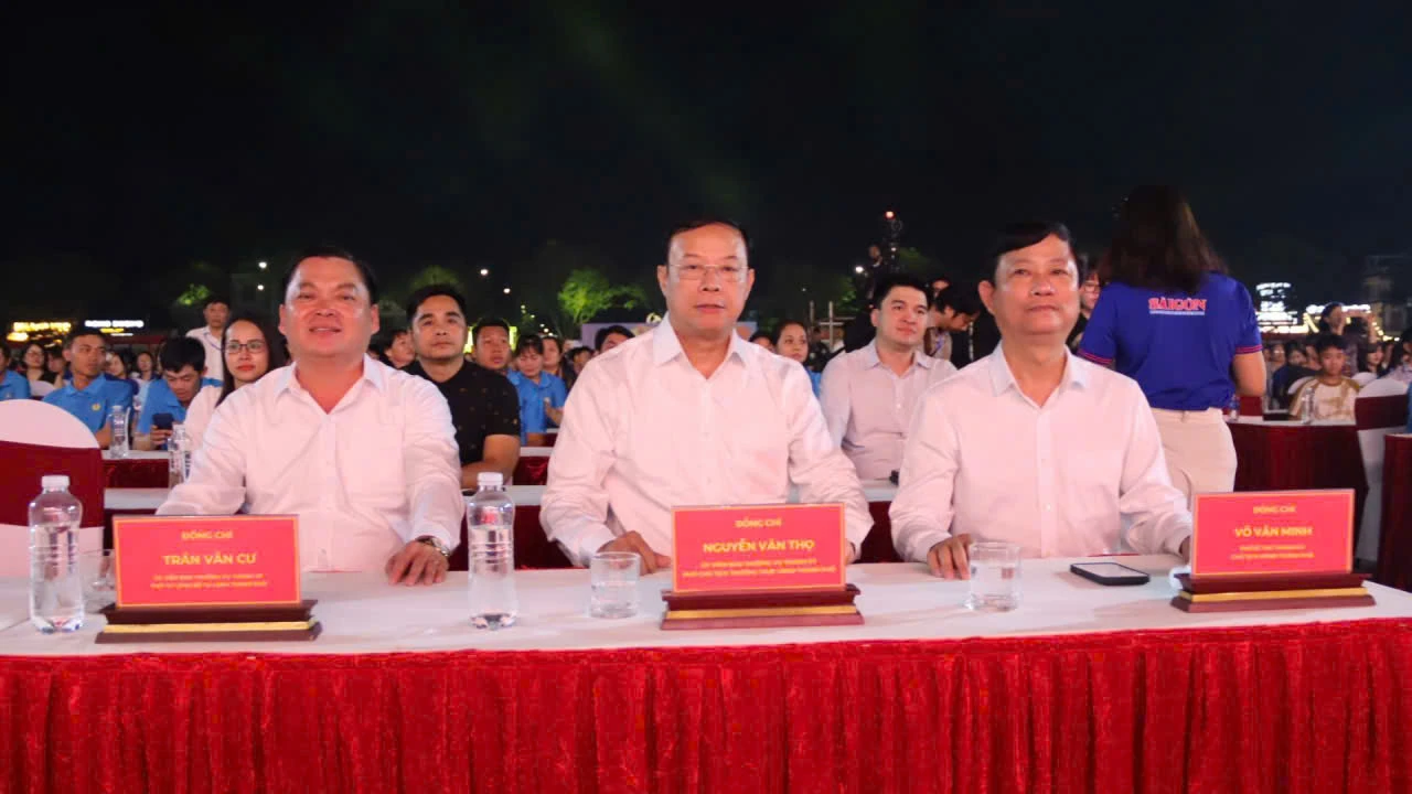 duoi-anh-sang-quang-vinh1.jpg