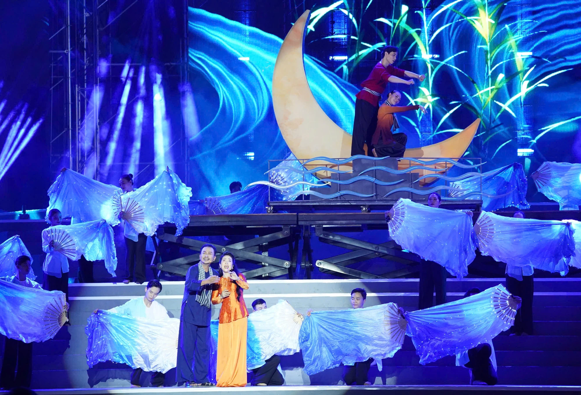 duoi-anh-sang-quang-vinh11.jpg