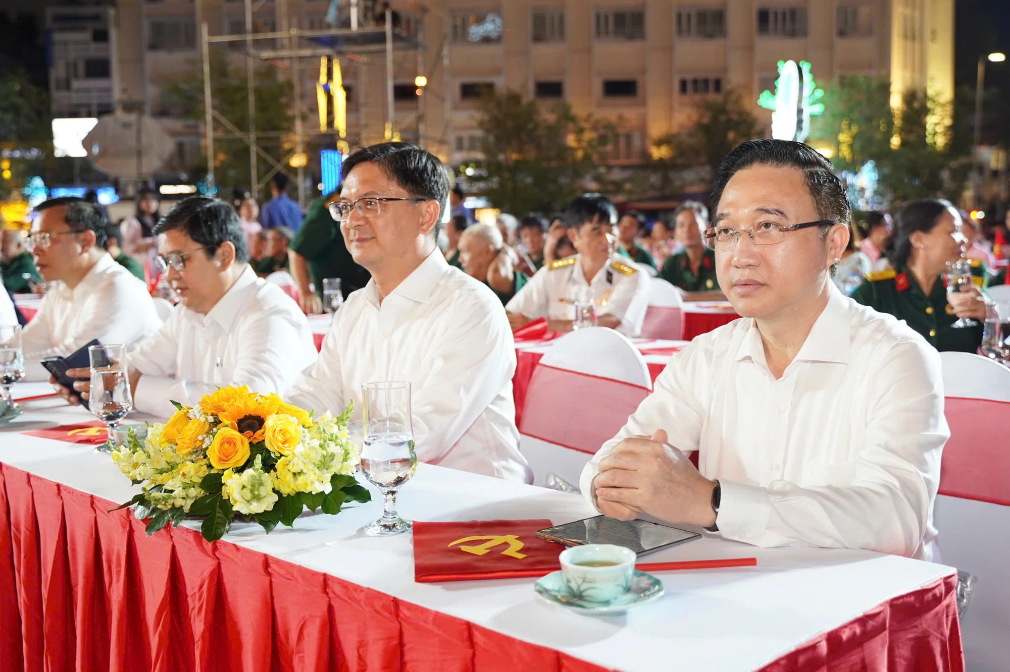 duoi-anh-sang-quang-vinh5.jpg