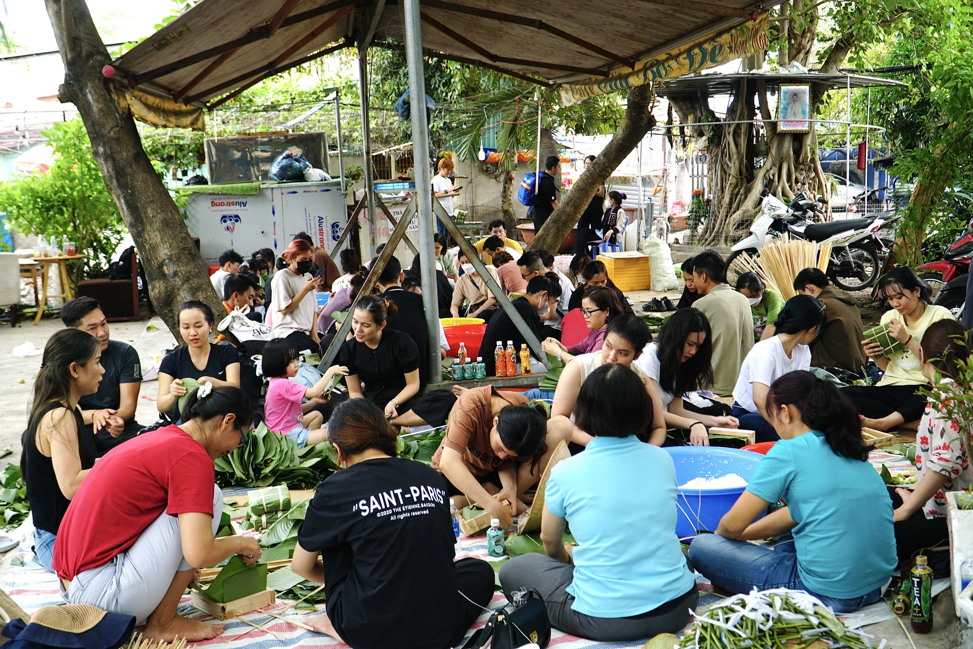 Năm nay, chương trình sẽ diễn ra trong 2 ngày 13 và 14/1/2023 với mục tiêu gói 2.000 chiếc bánh chưng để trao gửi cho những người vô gia cư, các mái ấm, bệnh nhân hiểm nghèo trên địa bàn TP.HCM. Năm nay, chương trình sẽ diễn ra trong 2 ngày 13 và 14/1/2023 với mục tiêu gói 2.000 chiếc bánh chưng để trao gửi cho những người vô gia cư, các mái ấm, bệnh nhân hiểm nghèo trên địa bàn TP.HCM.
