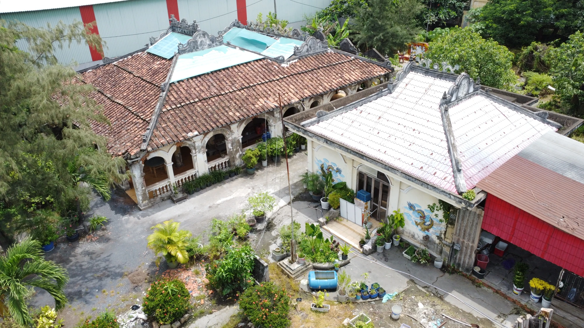Khuôn viên di tích Đình Tân Túc (Huyện Bình Chánh, TP HCM). ẢNH: DI LINH Khuôn viên di tích Đình Tân Túc (Huyện Bình Chánh, TP HCM). ẢNH: DI LINH