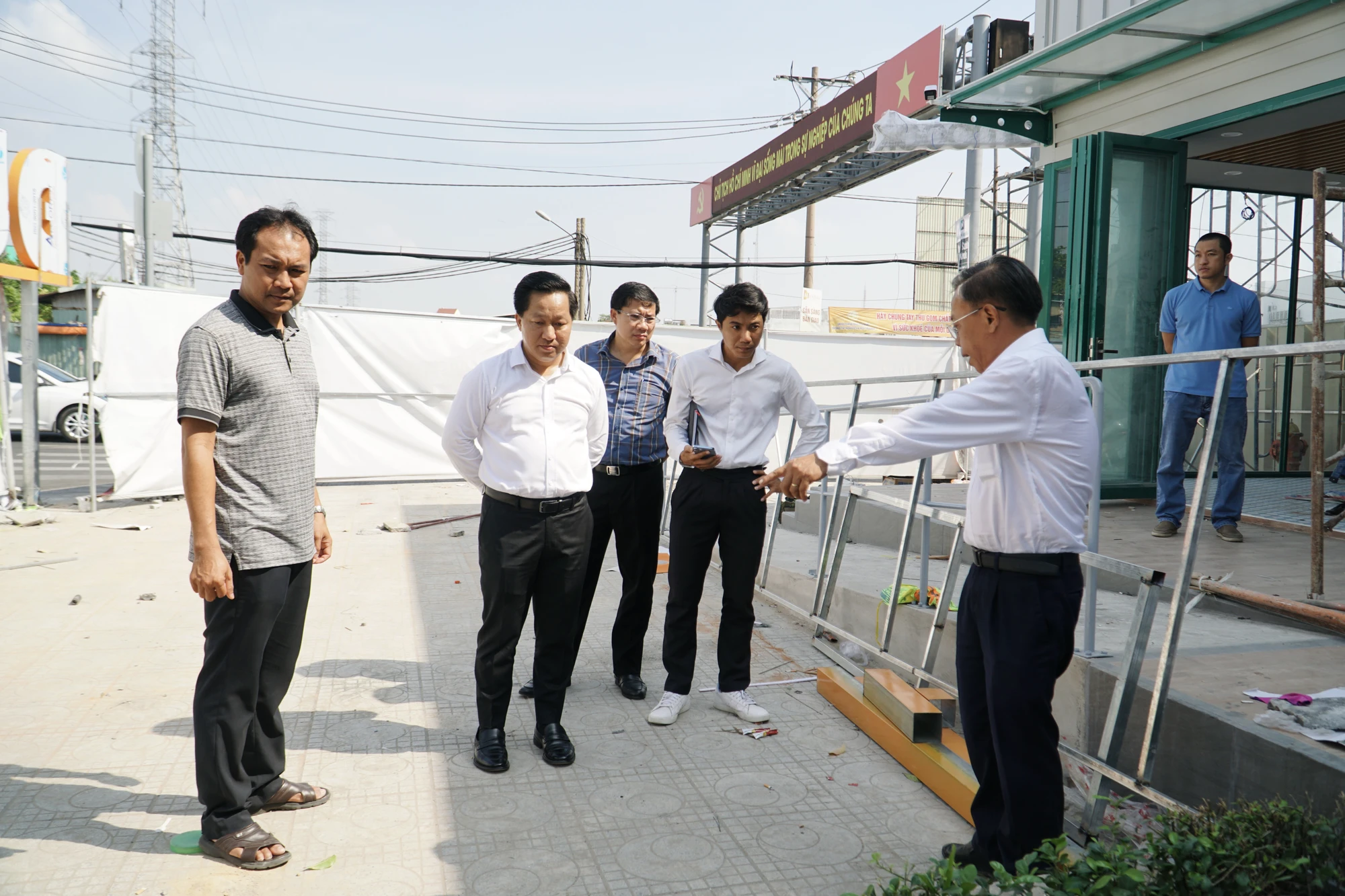 10 2-Dien-mao-duong-sach-TP-Thu-Duc-truoc-them-khanh-thanh.jpg