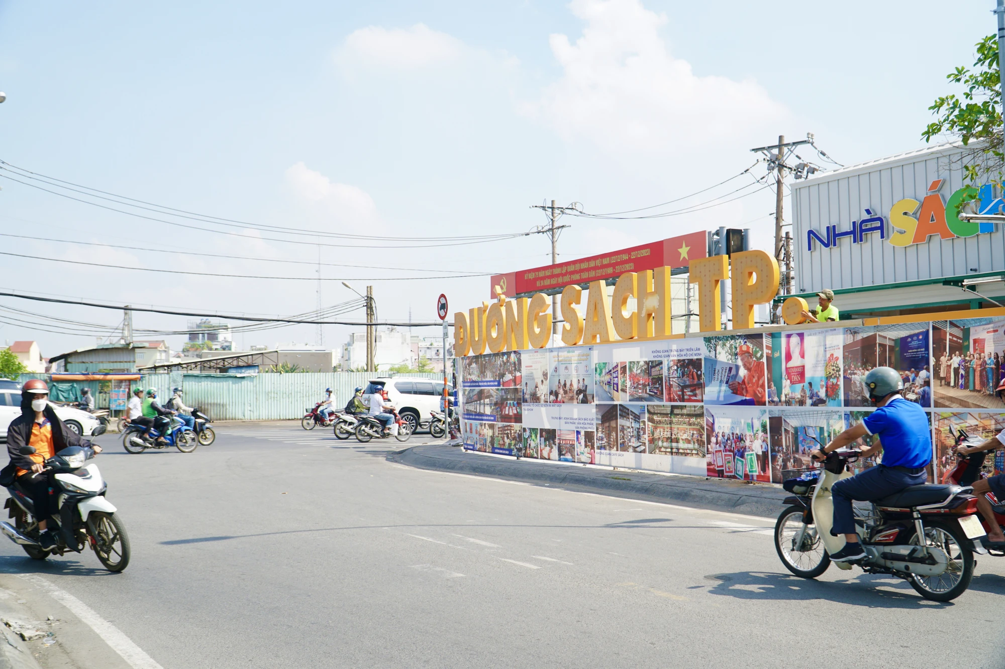 2-Dien-mao-duong-sach-TP-Thu-Duc-truoc-them-khanh-thanh.jpg