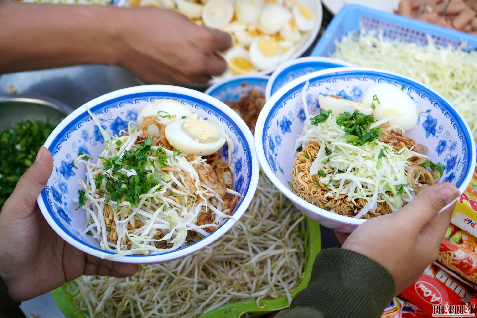 tiệm mì gói
