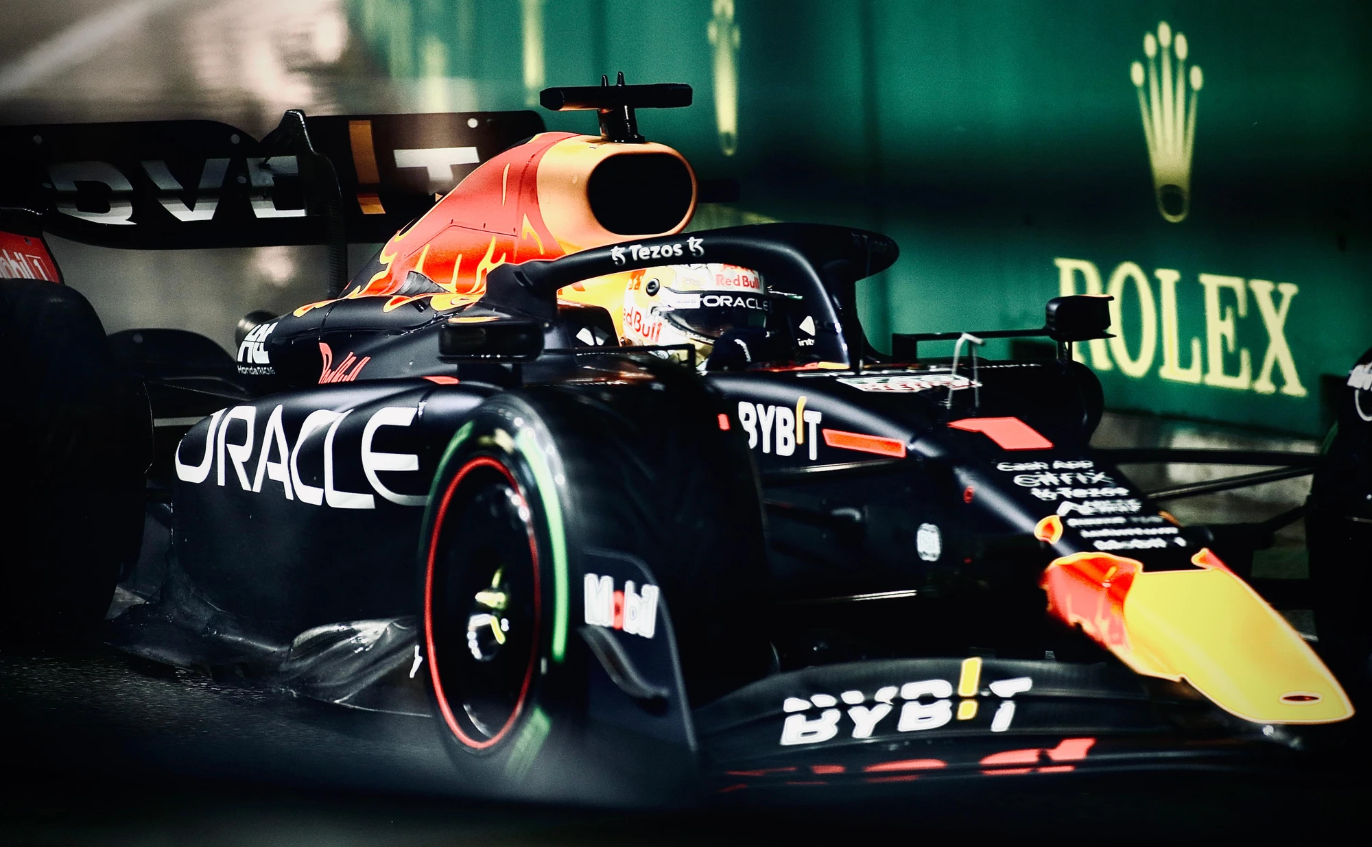 'Chiến mã' cùng Max Verstappen đăng quang chức vô địch F1 thế giới lần thứ 2 liên tiếp. Ảnh: PHẠM HUY 'Chiến mã' cùng Max Verstappen đăng quang chức vô địch F1 thế giới lần thứ 2 liên tiếp. Ảnh: PHẠM HUY