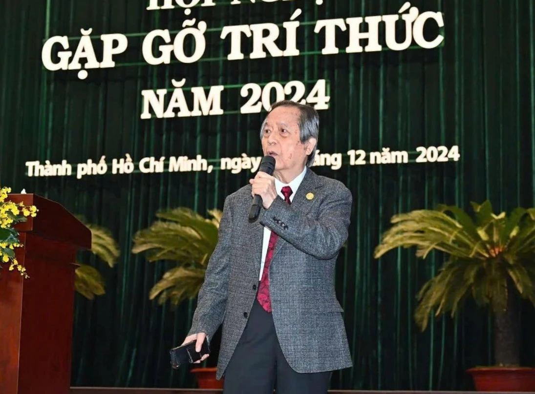 giao-su-dang-luong-mo-qua-doi.jpg