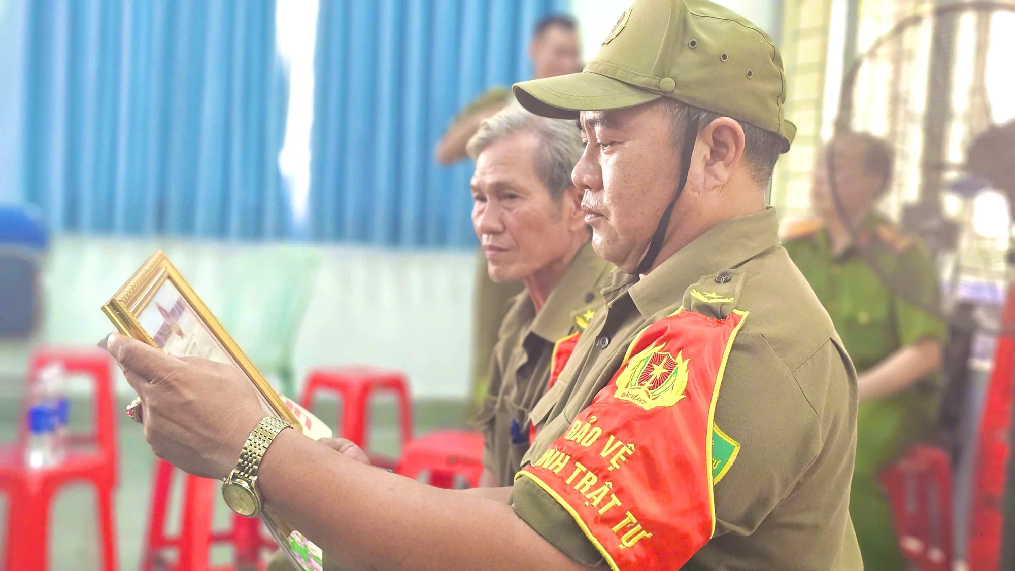 cong-an-phuong-tan-son-hoa-la-chan-vung-chac-giua-long-dan.jpg