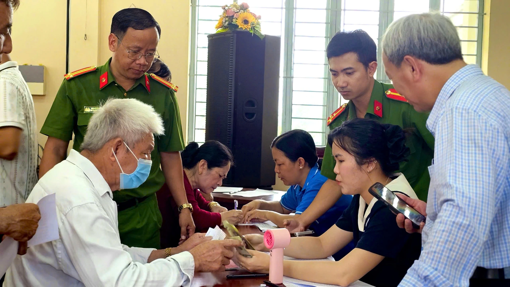 nguoi-dan-tp-thu-duc-cu-am-long-trong-ngay-quoc-khanh-2-9 (1).jpg