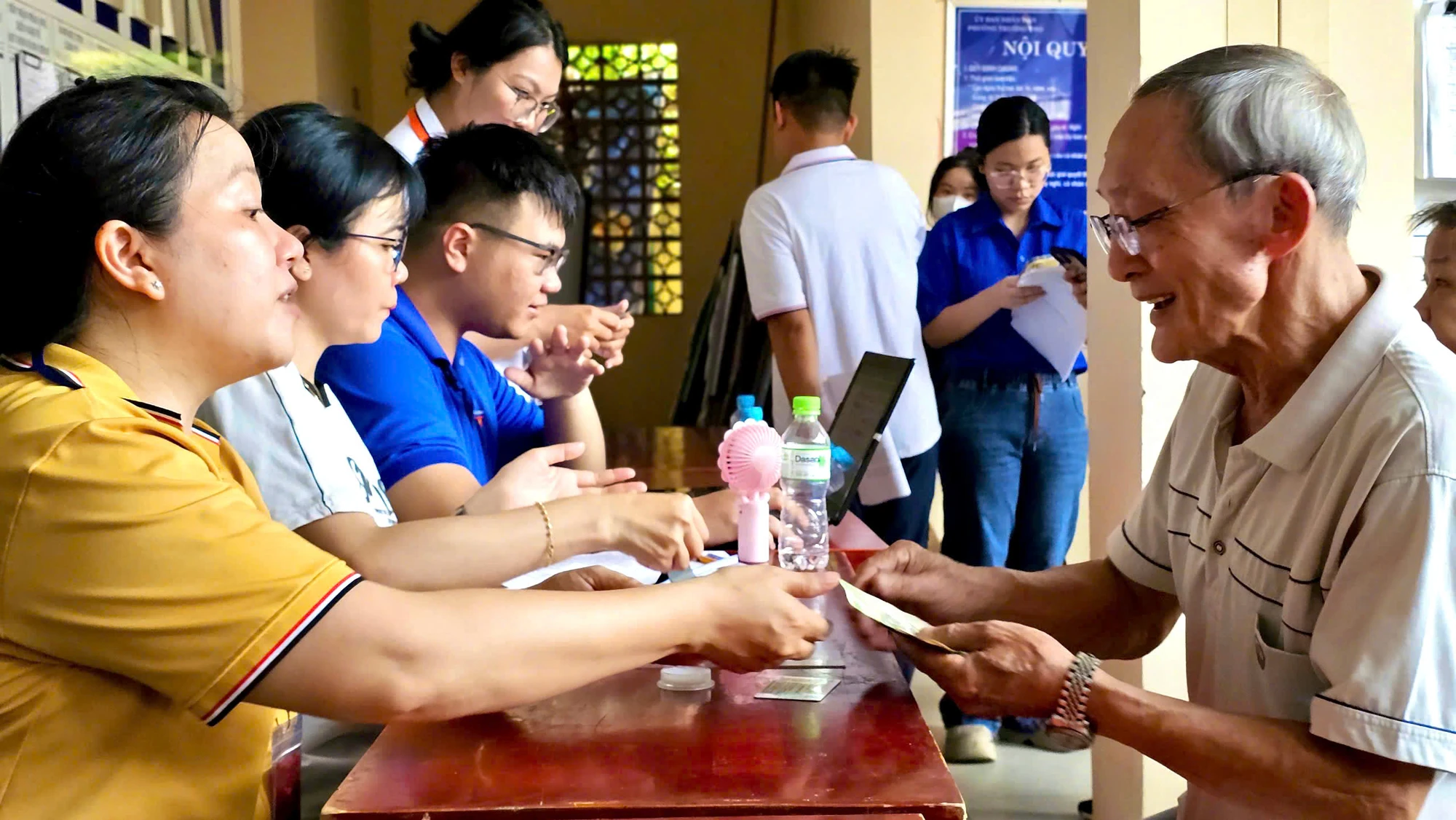 nguoi-dan-tp-thu-duc-cu-am-long-trong-ngay-quoc-khanh-2-9.jpg