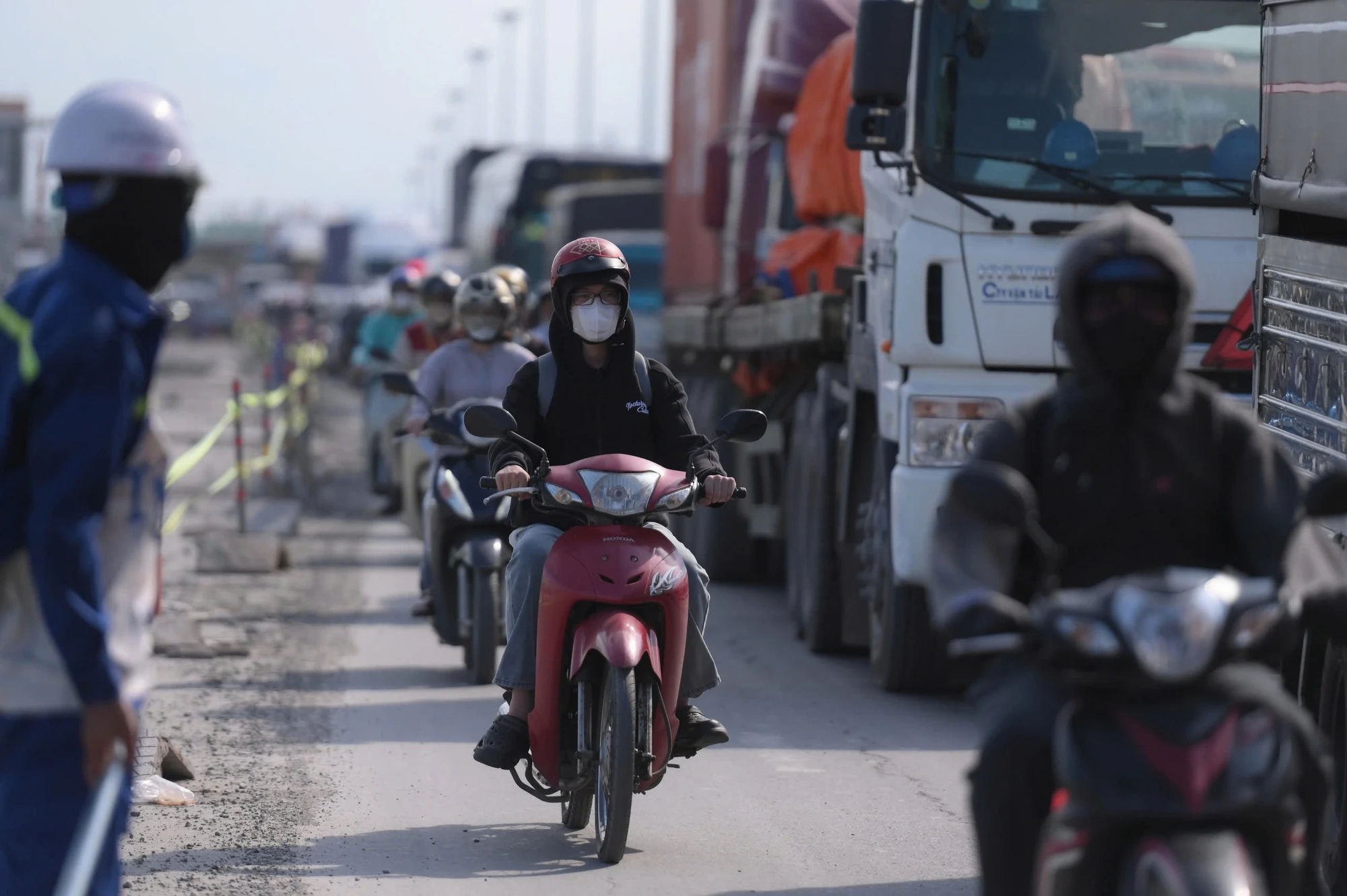 Cầu Đồng Nai sửa chữa, giao thông cửa ngõ phía Đông TP.HCM ùn ứ nhiều giờ