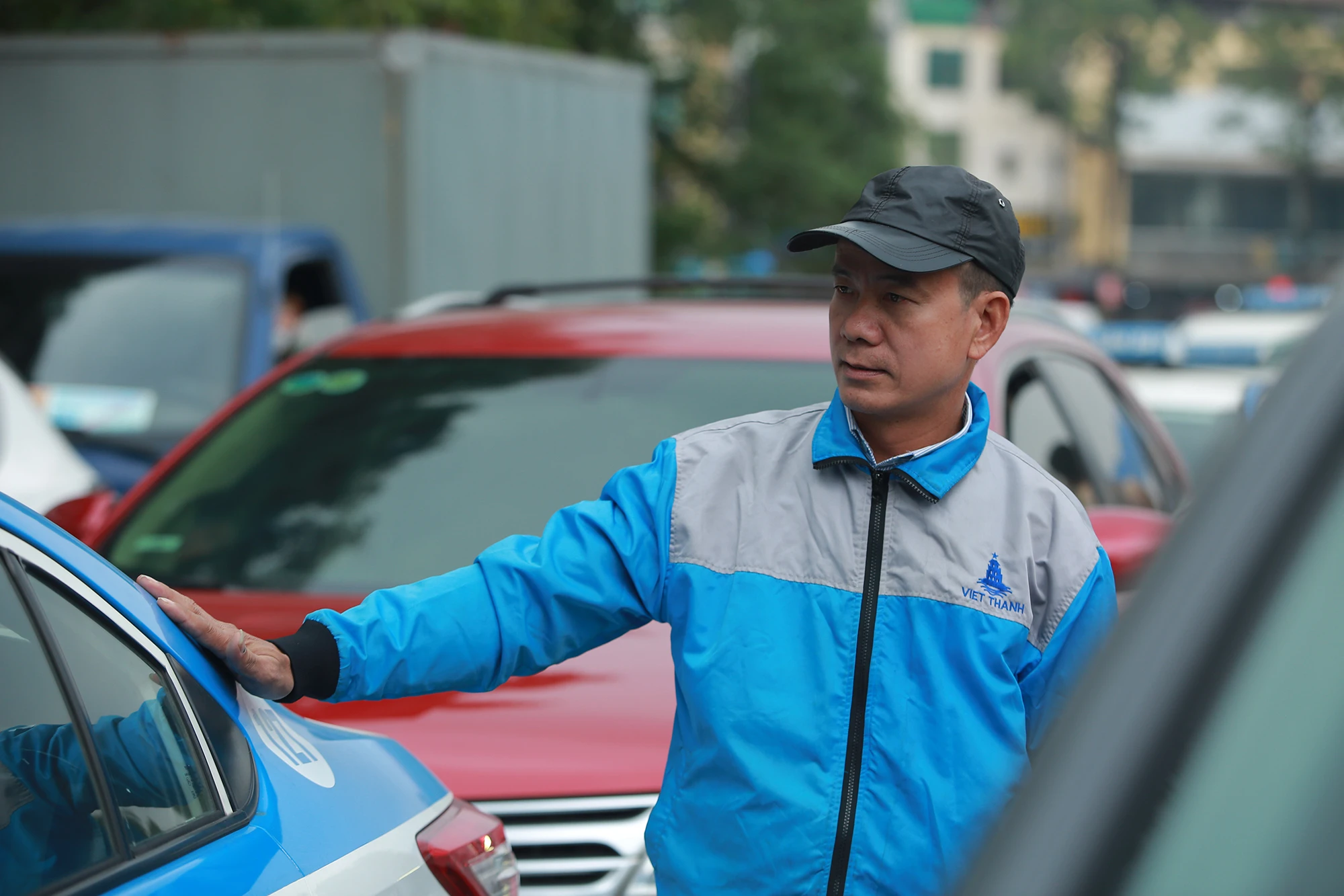Ngoài ra, do tháng 1-2023 có nhiều ngày nghỉ (3 ngày nghỉ Tết Dương lịch, 7 nghỉ Tết Nguyên đán và ngày nghỉ cuối tuần), người dân lo tới gần Tết sẽ đông nên đưa xe đi đăng kiểm trước hạn. Ngoài ra, do tháng 1-2023 có nhiều ngày nghỉ (3 ngày nghỉ Tết Dương lịch, 7 nghỉ Tết Nguyên đán và ngày nghỉ cuối tuần), người dân lo tới gần Tết sẽ đông nên đưa xe đi đăng kiểm trước hạn.