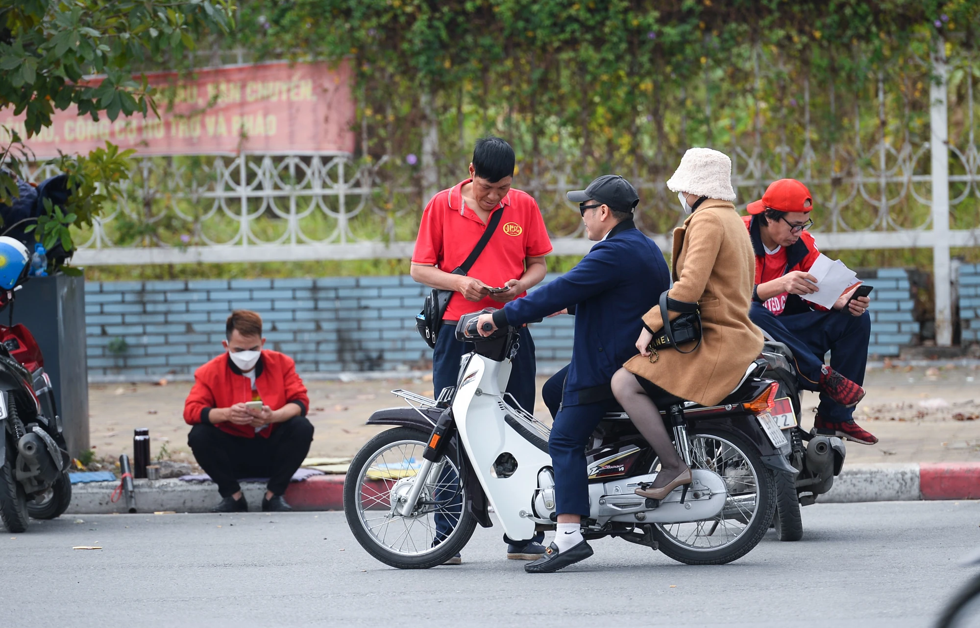Bởi 4 năm về trước, khi tuyển Việt Nam thi đấu chung kết sân nhà AFF Cup 2018, vé đã được bán với giá hơn 10 triệu đồng/cặp. Bởi 4 năm về trước, khi tuyển Việt Nam thi đấu chung kết sân nhà AFF Cup 2018, vé đã được bán với giá hơn 10 triệu đồng/cặp.