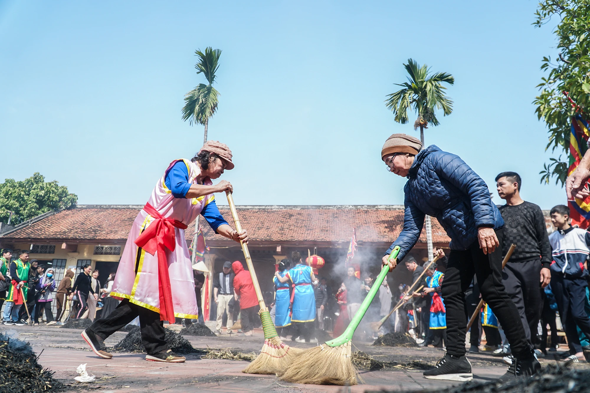 Dân làng Thị Cấm tin rằng giáp nào giành chiến thắng trong cuộc thi thì năm ấy mọi người trong giáp đó sẽ ấm no, làm ăn thuận lợi. Dân làng Thị Cấm tin rằng giáp nào giành chiến thắng trong cuộc thi thì năm ấy mọi người trong giáp đó sẽ ấm no, làm ăn thuận lợi.