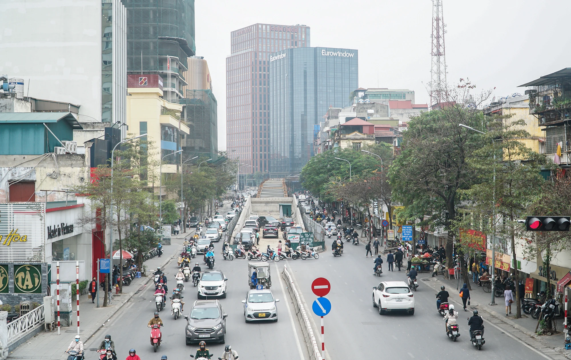 Hiện trên công trường đang thường trực khoảng 20 công nhân làm việc.